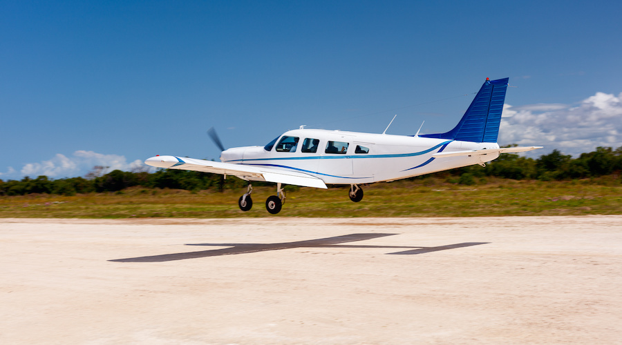 airplane-landing-runway