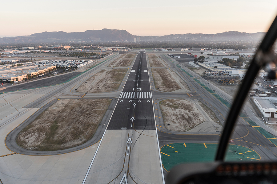 The-Essential-Guide-to-Airport-Signs